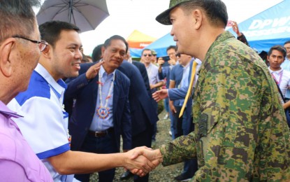 <p>Major Gen. Raul Farnacio, commanding general of the Army’s 8th Infantry Division, greets DPWH Secretary Mark Villar during the groundbreaking of Samar Pacific Coastal Road project in Northern Samar last May 31. <em>(photo from FB page of Philippine Army)</em></p>